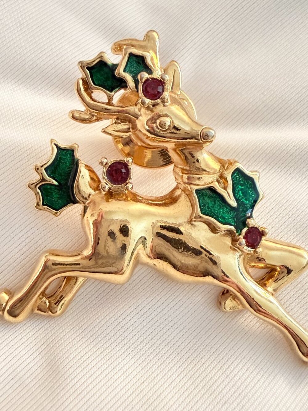 Avon Holiday Reindeer Brooch Tack Pin Gold Tone Vintage Christmas 1990s